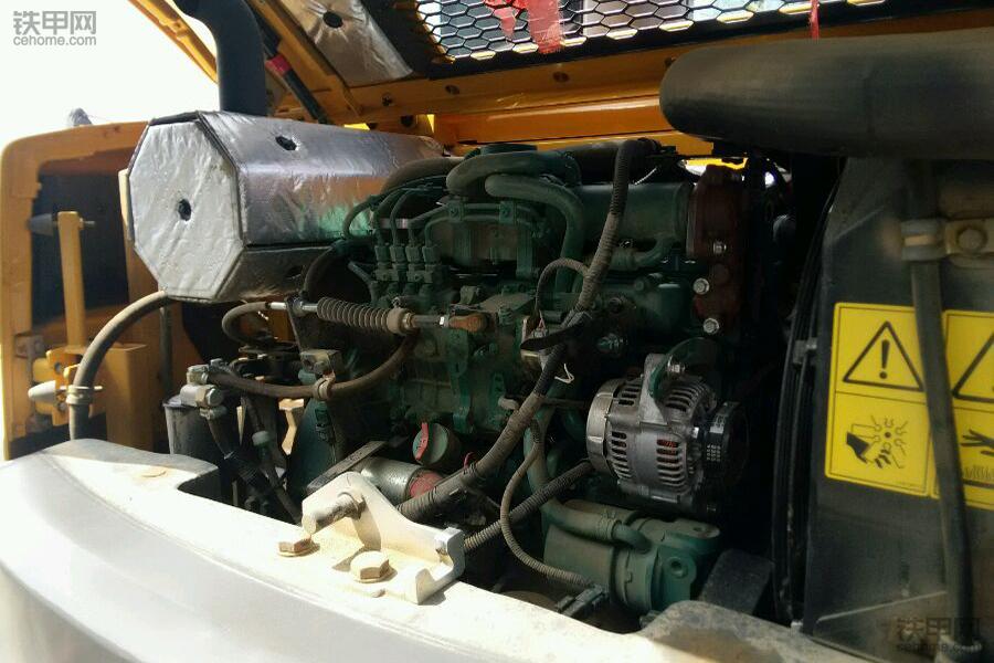 小挖卡特跟日立哪个好,小挖机卡特307