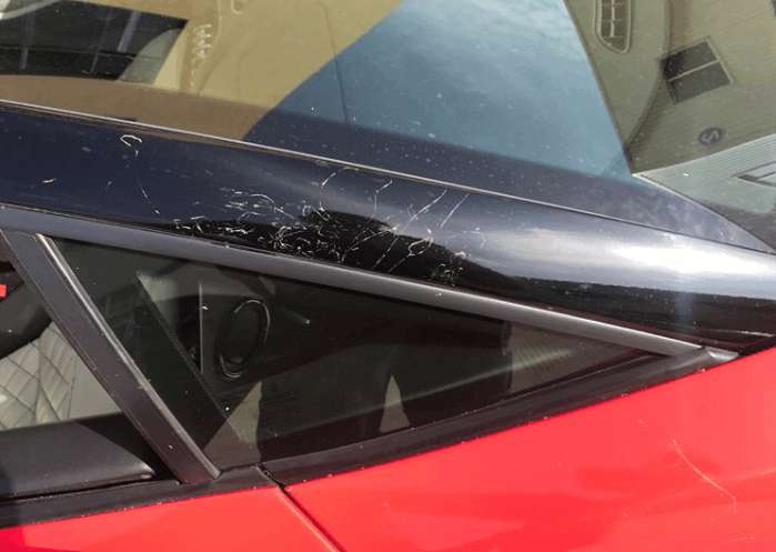 台州网友的*博兰**基尼拿去当婚车，回来发现全是彩带把膜弄坏