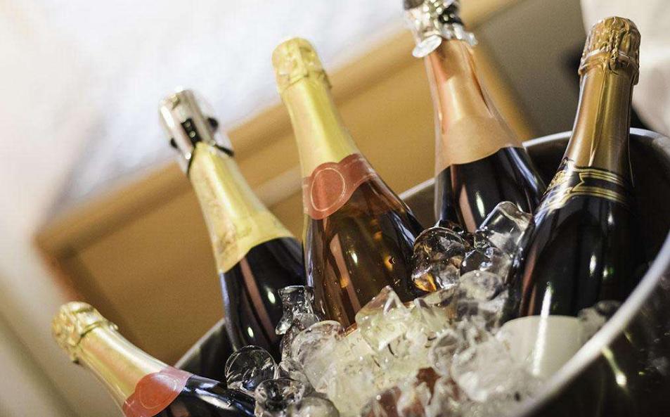 葡萄酒的真假鉴别,干红葡萄酒鉴别真假