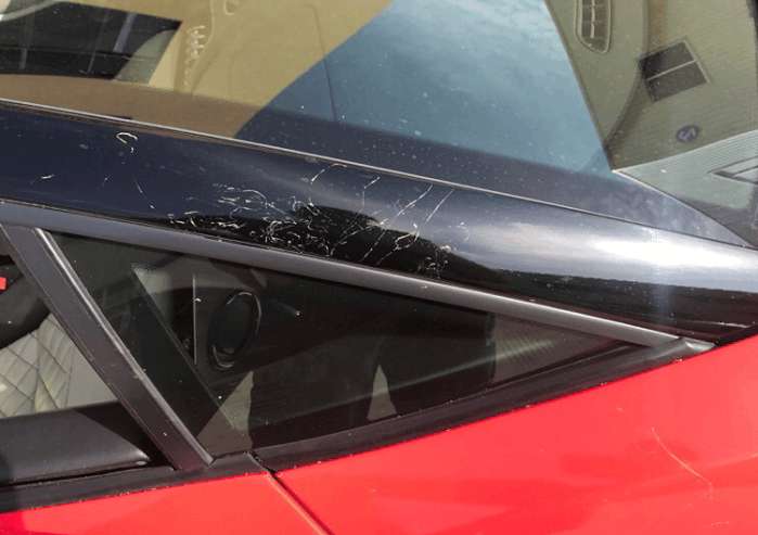 台州网友的*博兰**基尼拿去当婚车，回来发现全是彩带把膜弄坏