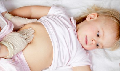 宝宝吃什么吐什么是怎么回事,宝宝吃着奶突然吐了怎么回事