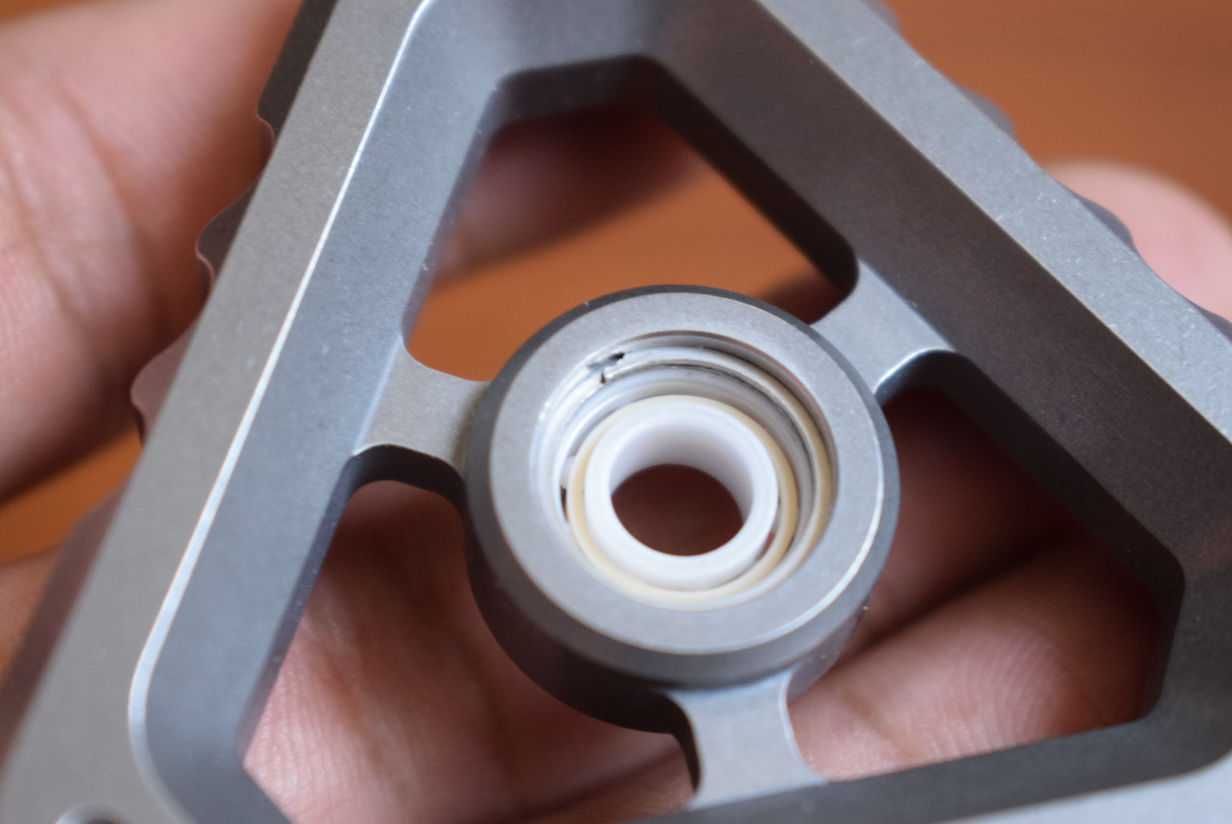 指尖陀螺怎样换轴,指尖陀螺如何更换中间的轴