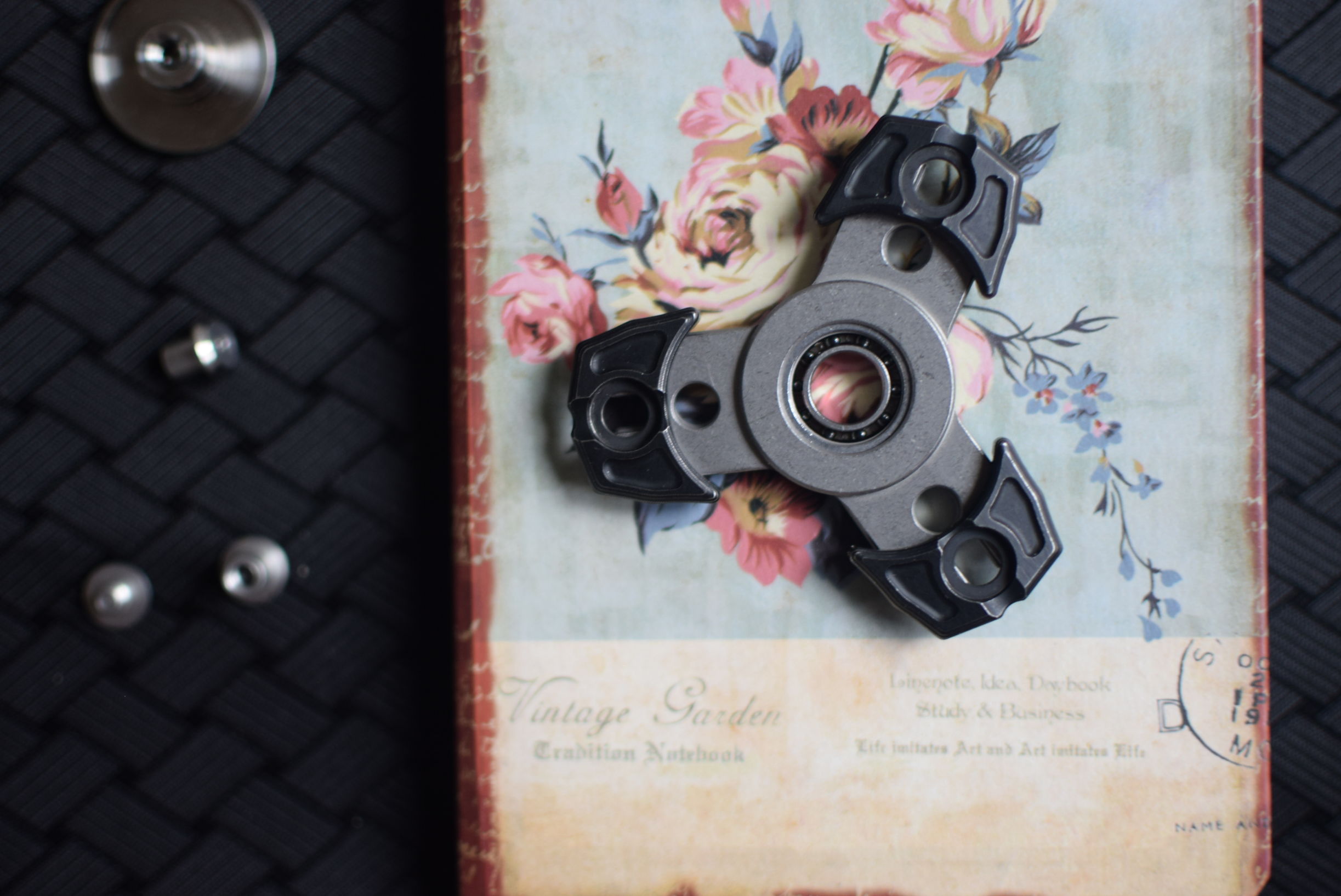 指尖陀螺怎样换轴,指尖陀螺如何更换中间的轴