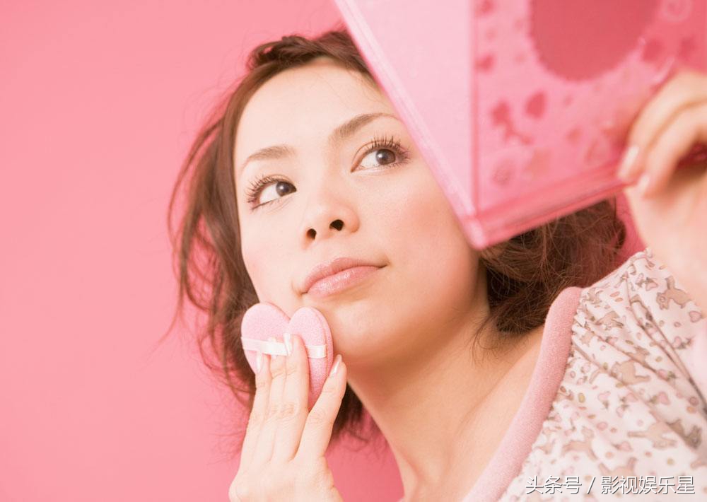 化妆脸上老是浮粉怎样解决,秋季化妆起皮浮粉卡粉怎么办