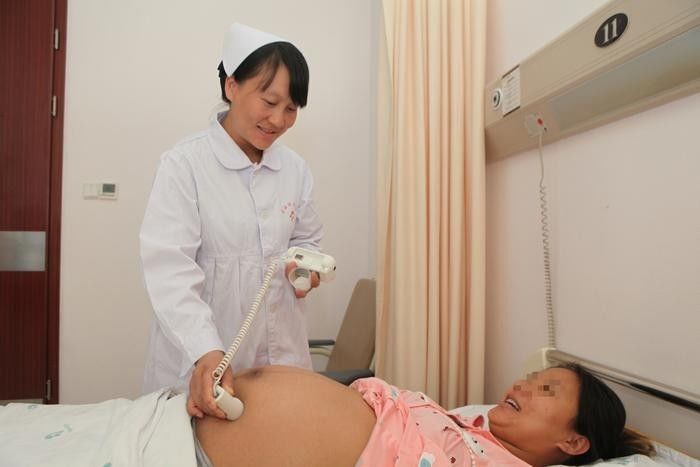 胎儿脐带脱垂能抢救过来吗,脐带脱垂胎儿命悬一线