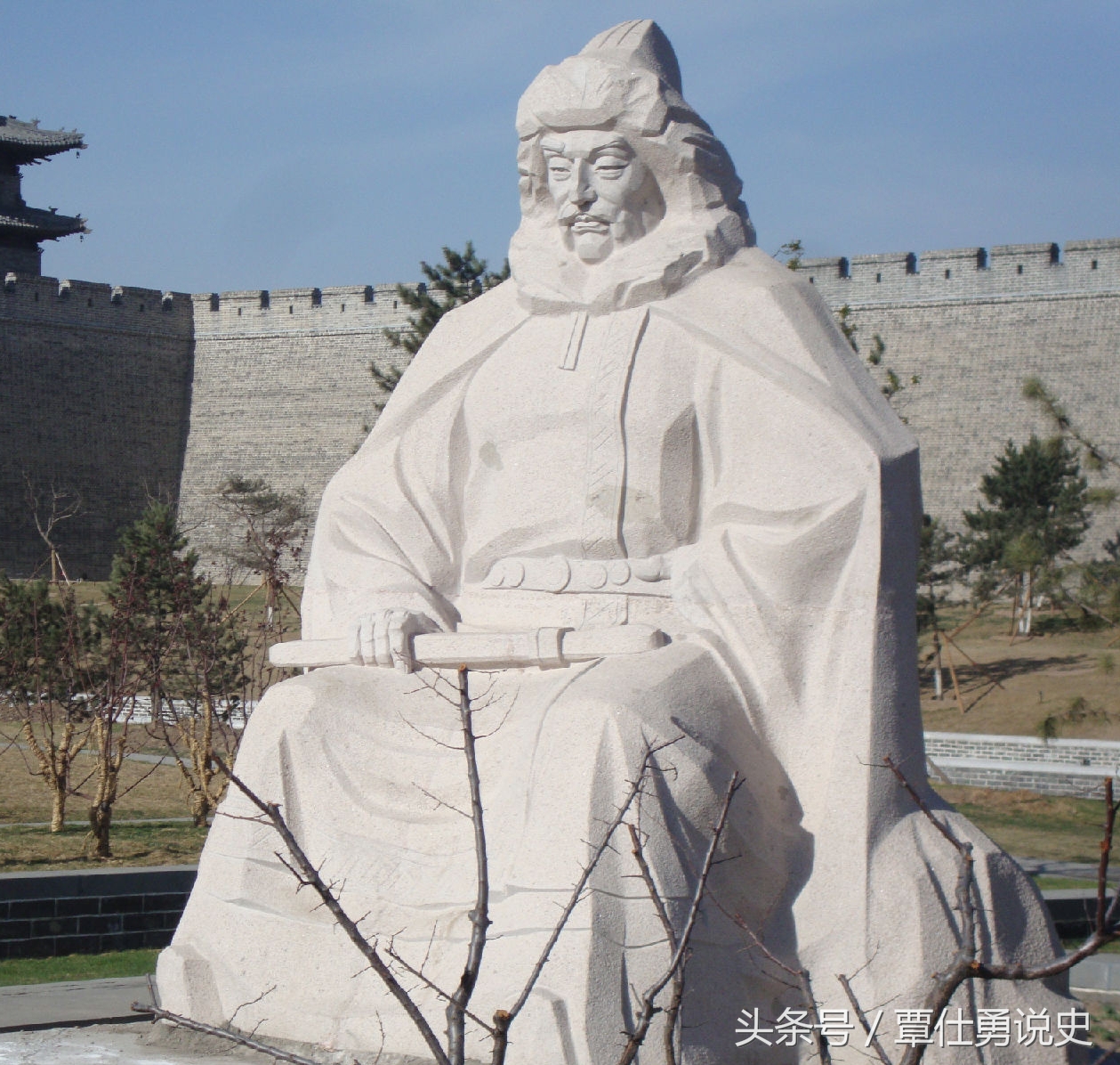 曾是人人尊崇的女性，权欲熏心，色令智昏，亲手杀子，成一代妖后