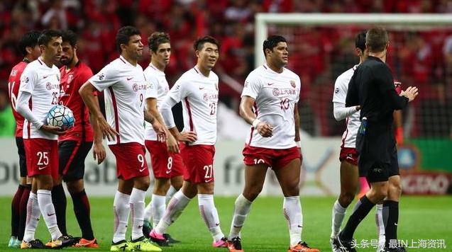 上海上港后卫傅欢放弃追球,上港傅欢放弃防守