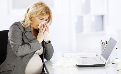 孕期面瘫是突发性还是有什么症状,孕妇孕中期轻微面瘫