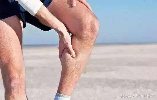 跑步后小腿跟腱与肌肉连接处酸痛,跑步后小腿酸痛怎么快速排解乳酸