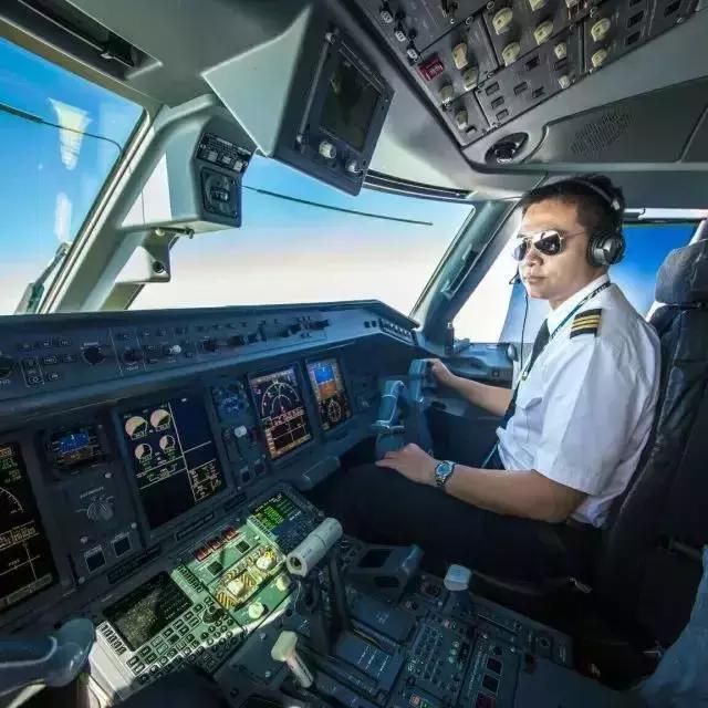 坐飞机害怕三招帮你战胜恐飞症,飞机颠簸跟机长的技术有关系么