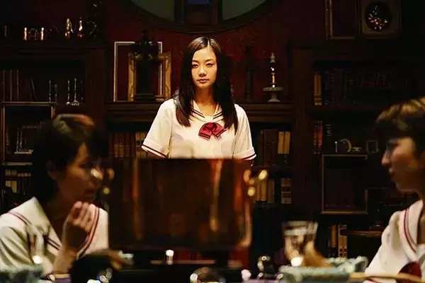 这部白莲花之王的神日片，一群妹子全程专注于搞事情