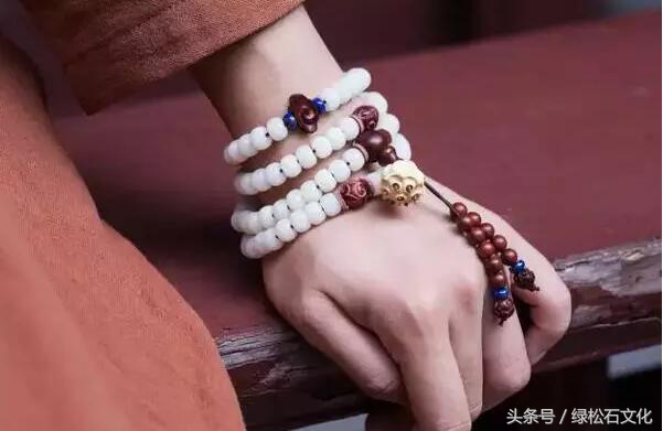 手串盘脏了怎么补救,手串坏了能盘出来吗