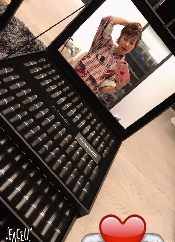 羡慕吴昕一下子就收到了100多支MAC*弹子**头