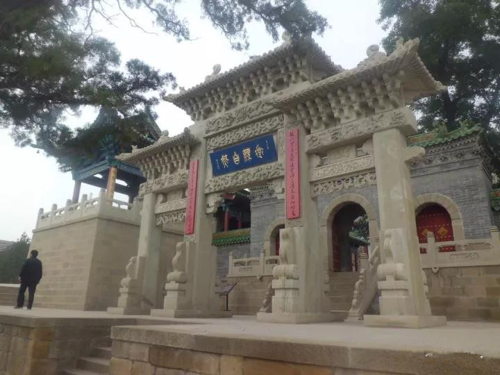 登龙山红叶图片大全,登高山顶赏风景