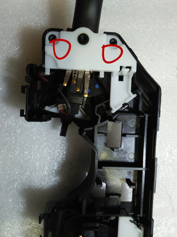 雪特龙世嘉诊断接头在哪里,雪铁龙世嘉大灯维修视频