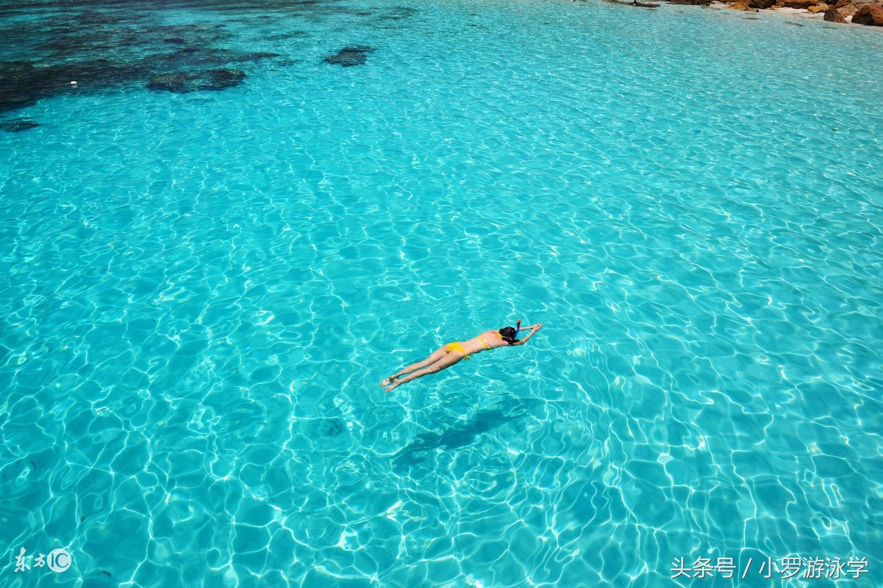 游泳时一换气就往下沉怎么办,游泳总是下沉怎么解决