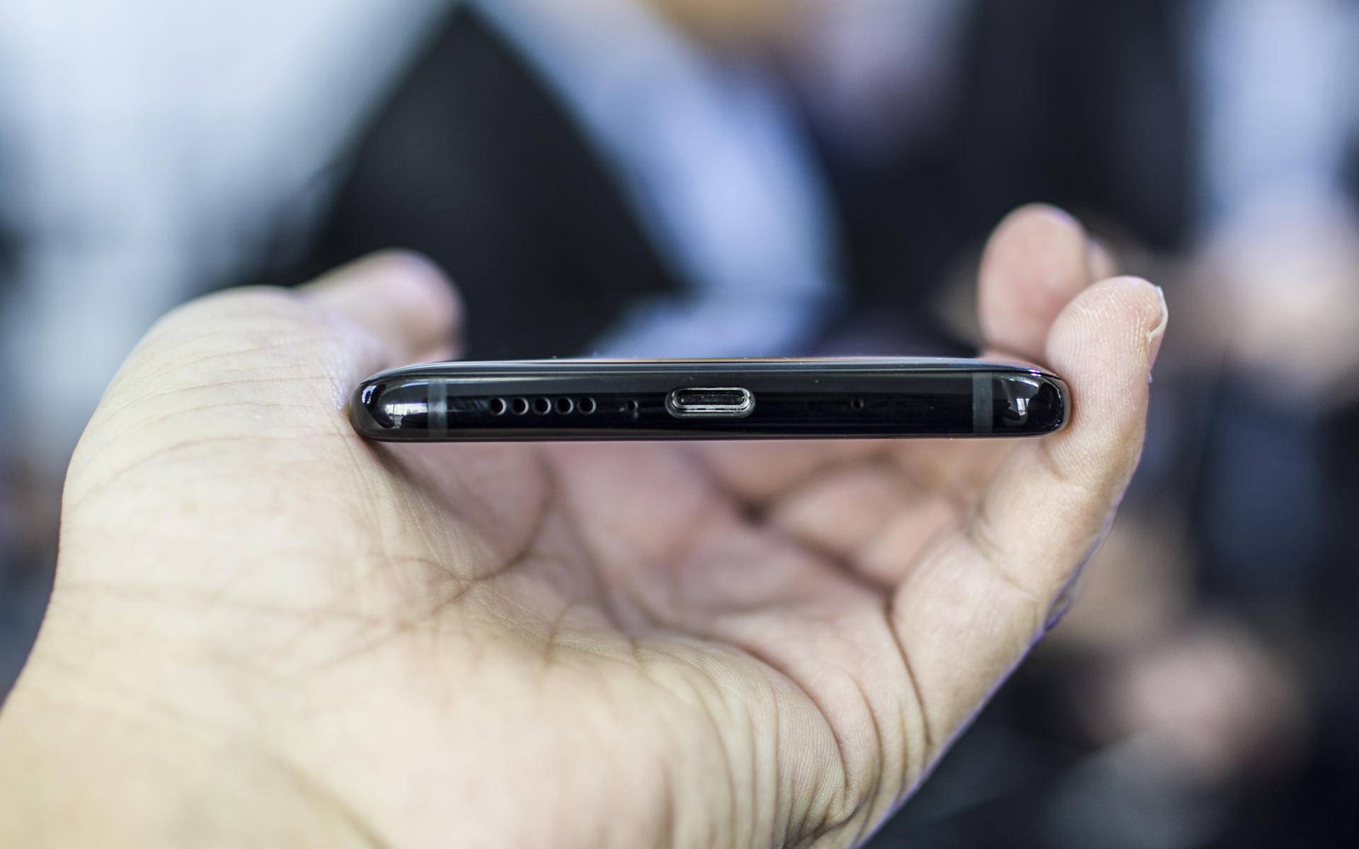 华为mate10哪个颜色最适合,华为mate10亮黑版确实很漂亮