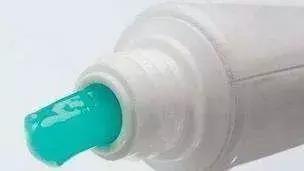 秋季婴儿嘴唇干裂出血,秋季嘴唇干裂怎么办小妙招