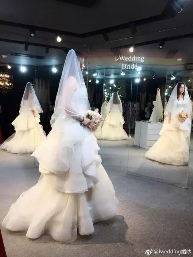 大拖尾婚纱适合矮个子女生吗,谁说矮就不能穿搭