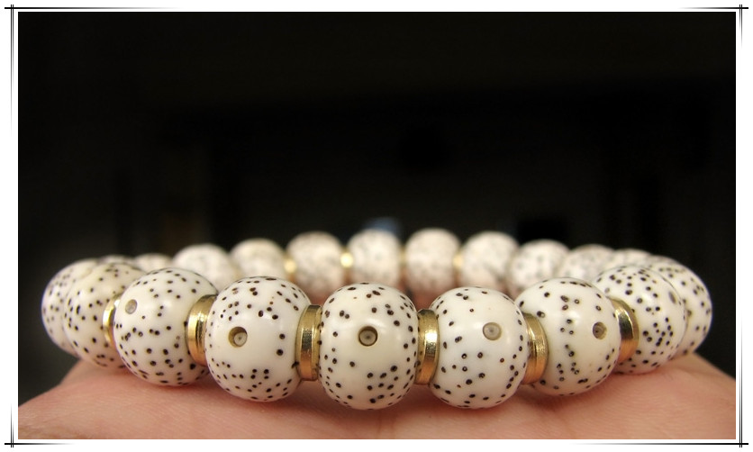 文玩菩提根手串盘玩保养,文玩菩提怎么保养