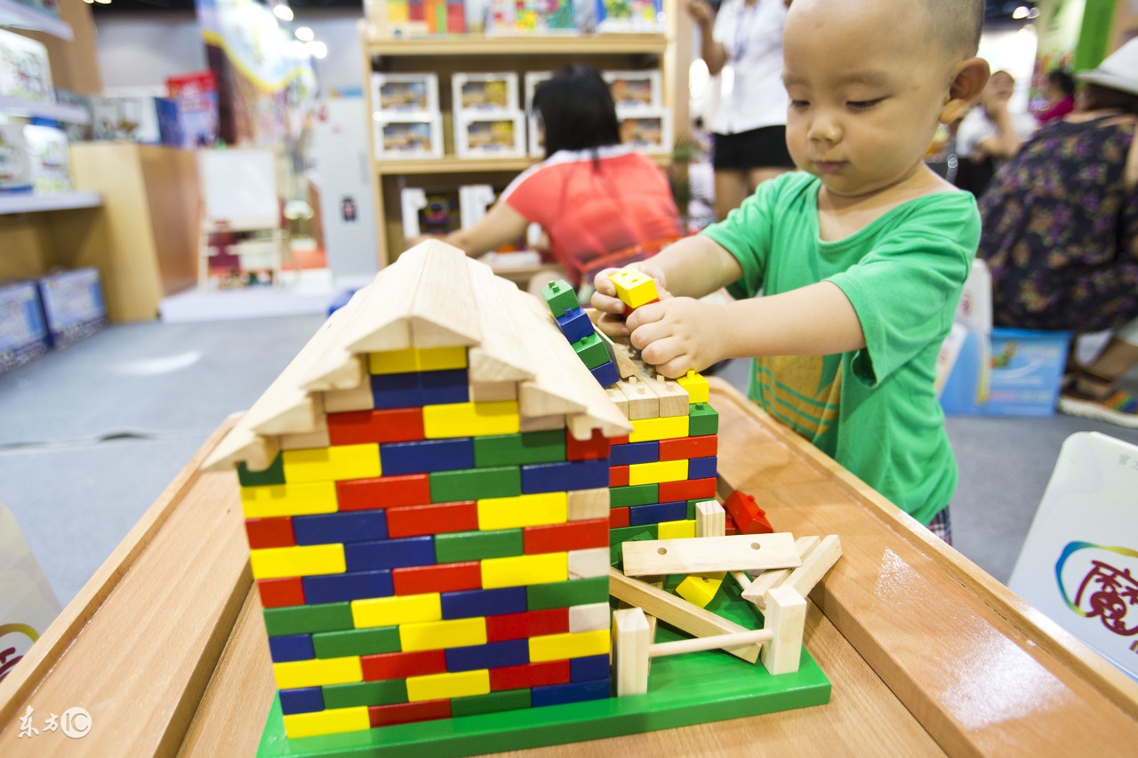 六岁女童低烧头晕怎么回事,女童一天高烧不退怎么回事