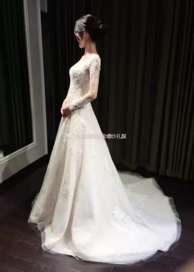 大拖尾婚纱适合矮个子女生吗,谁说矮就不能穿搭