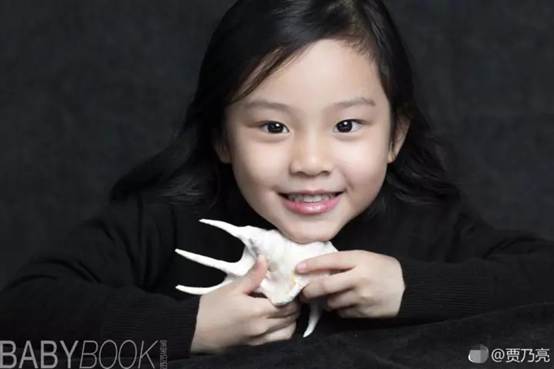 甜馨弹钢琴是啥牌子的钢琴,甜馨弹钢琴天空之城视频曝光