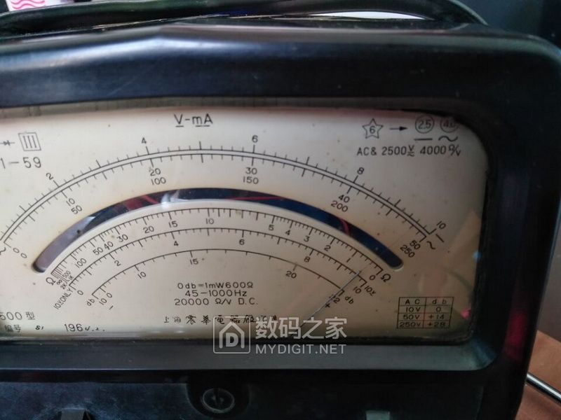 一块1964年2月上海震华电器厂制造500型万用表！