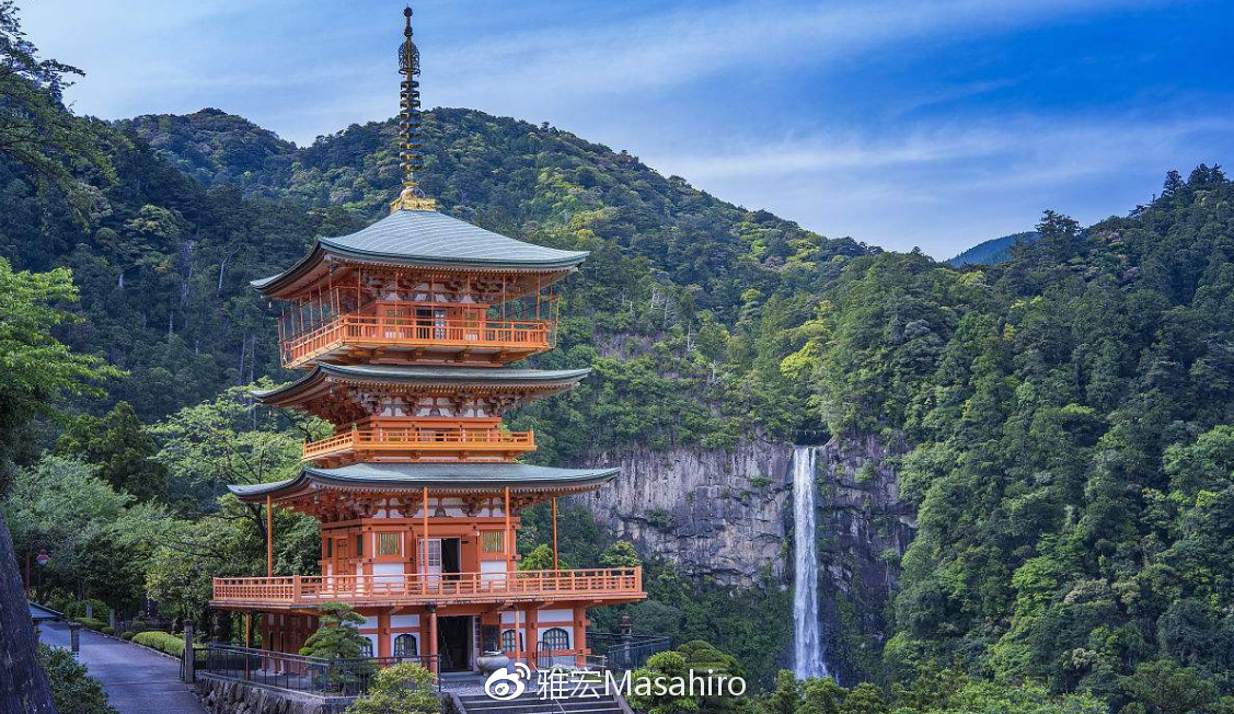 光看队名，我们就差了日本足球很多年