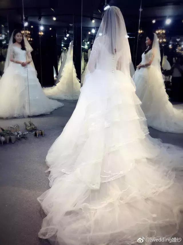 大拖尾婚纱适合矮个子女生吗,谁说矮就不能穿搭