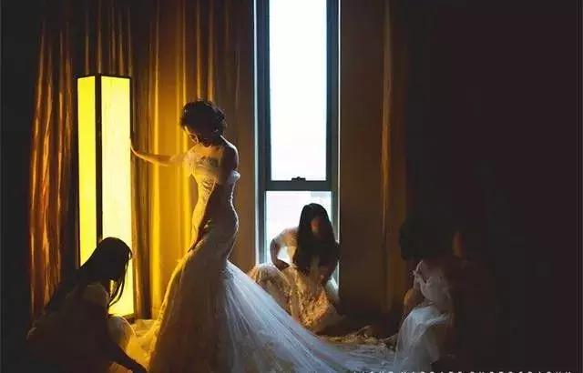 大拖尾婚纱适合矮个子女生吗,谁说矮就不能穿搭