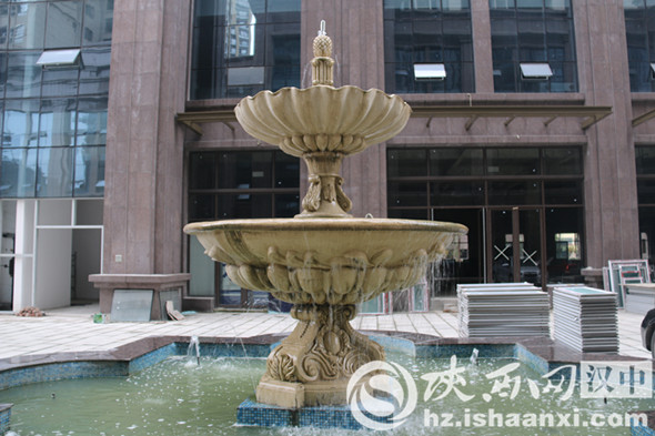 汉中堂宏广场一草一木皆是秋