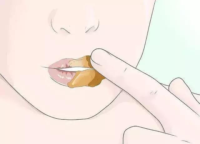 秋季婴儿嘴唇干裂出血,秋季嘴唇干裂怎么办小妙招