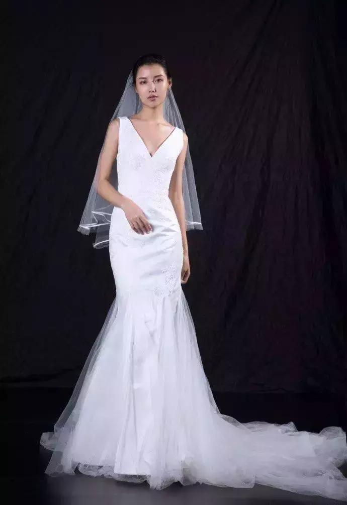 大拖尾婚纱适合矮个子女生吗,谁说矮就不能穿搭