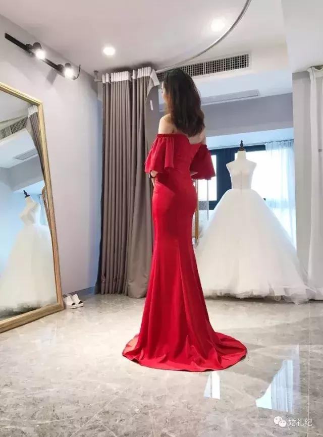 大拖尾婚纱适合矮个子女生吗,谁说矮就不能穿搭