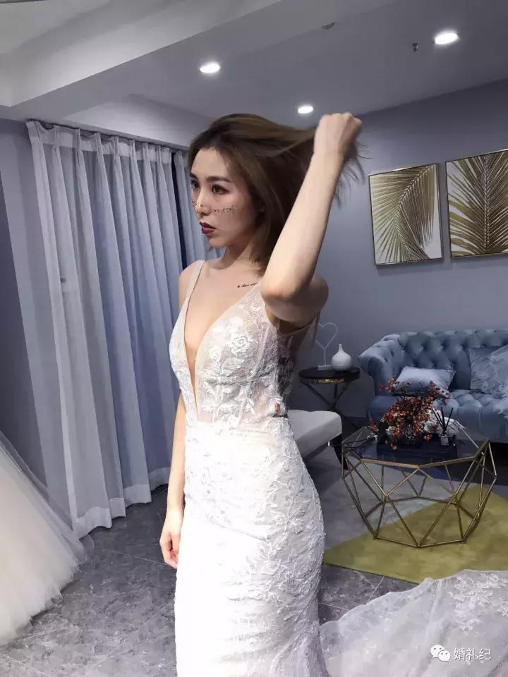 大拖尾婚纱适合矮个子女生吗,谁说矮就不能穿搭