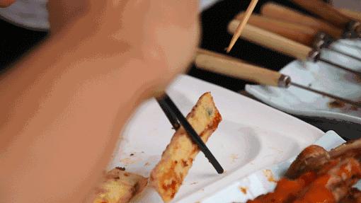 老顾客一直追寻的12年烤串老店,这家烤串生意如此火爆