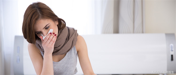 嘴里的白色发臭的颗粒是什么,嘴里吐出白色恶臭的颗粒怎么治疗