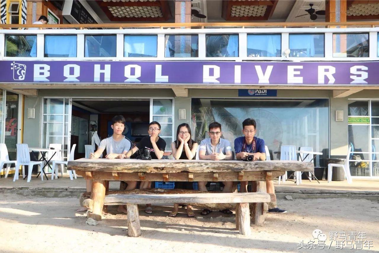 不会游泳可以学深潜嘛,不会游泳能学会潜水