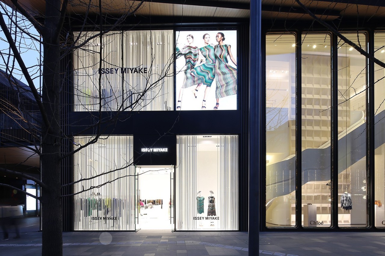 三宅一生西装搭配牛仔裤,逛三宅一生专柜