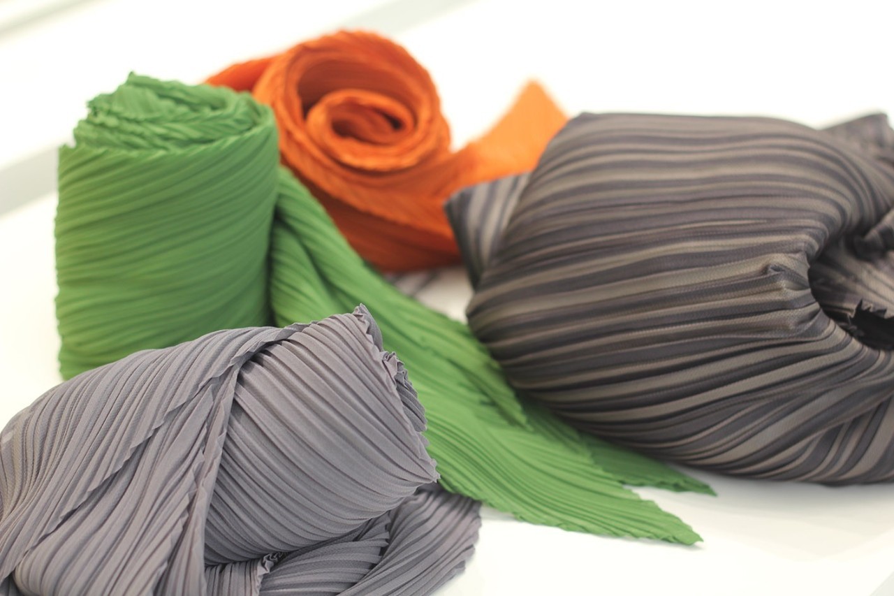 三宅一生西装搭配牛仔裤,逛三宅一生专柜