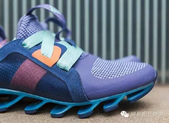 跑鞋adidas,跑鞋机械减震