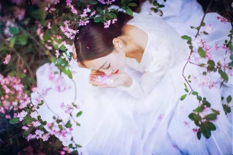 花季怎么拍好看,自由浪漫的人像照片