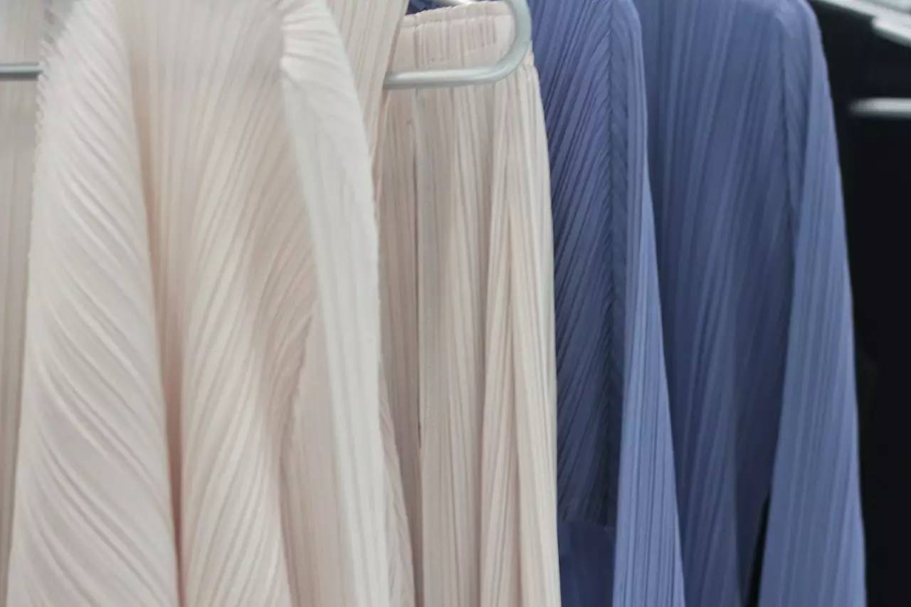 三宅一生西装搭配牛仔裤,逛三宅一生专柜