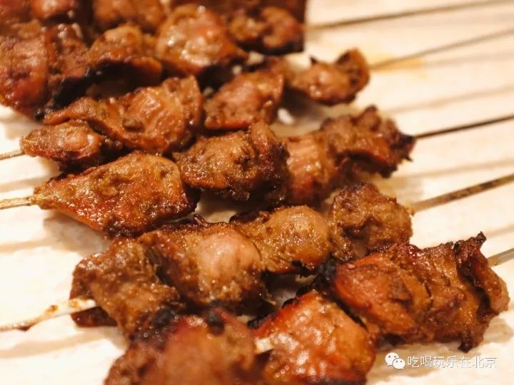 老顾客一直追寻的12年烤串老店,这家烤串生意如此火爆