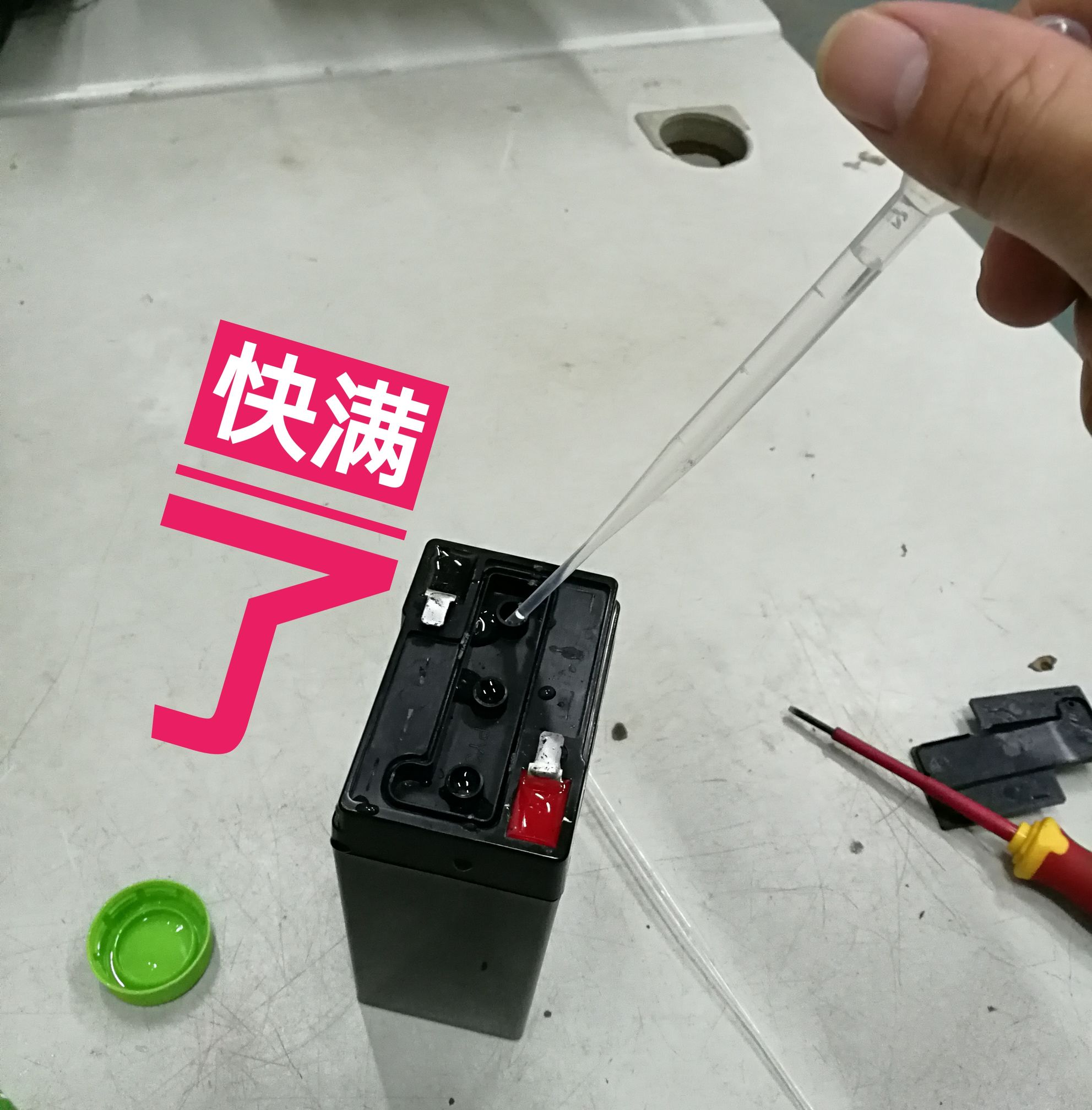 电瓶加水原理图,电瓶加水的正确步骤