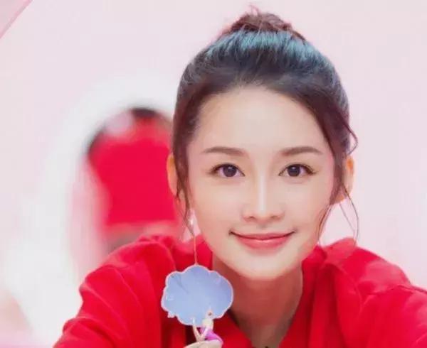 10块钱的国货是林允真爱？张天爱热衷100块的开架白菜？