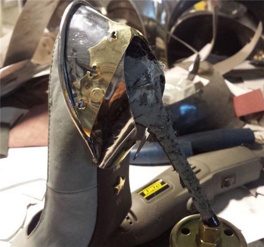 高跟鞋尖头被狗咬坏了怎么补,高跟鞋被狗狗咬了能修复吗