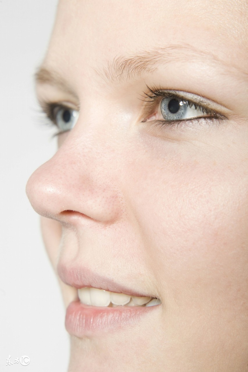 鼻子两侧有红血怎么回事,鼻子两侧有血丝起皮屑