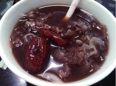 没想到煮粥随手撒点黑米也能治好白癜风？就这四个方法！